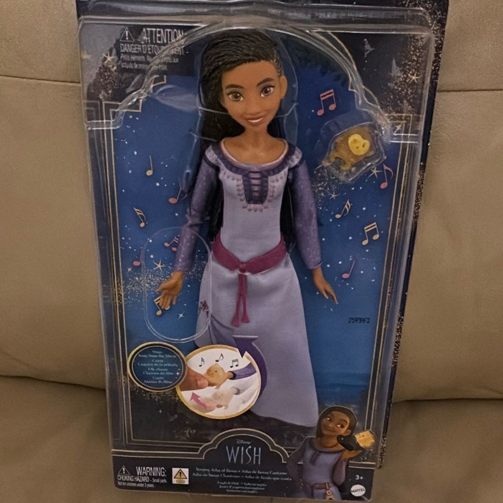 DISNEY WISH SINGING ASHA OF ROSAS FASHION DOLL - Picture 3 of 3
